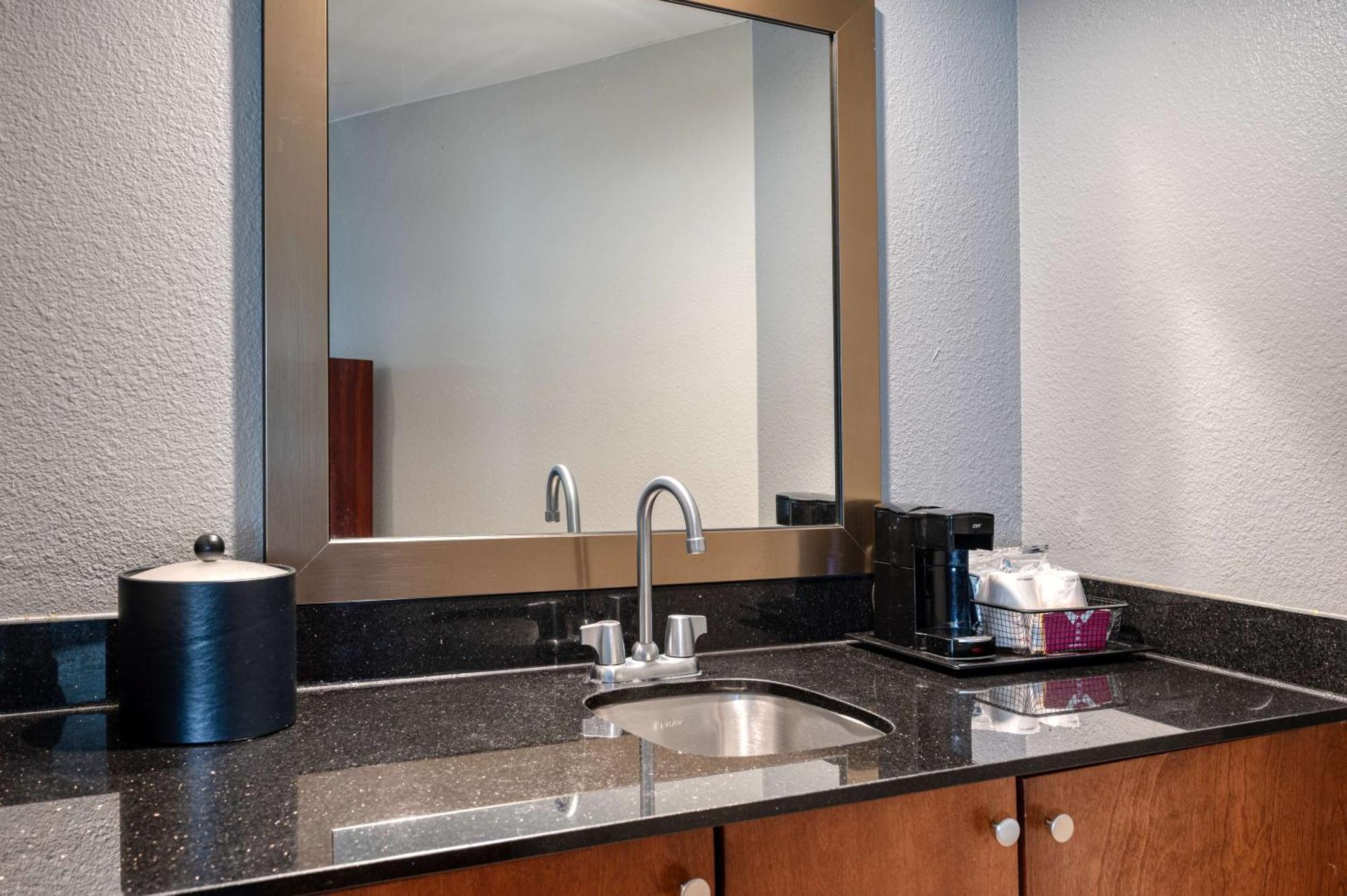 Hampton Inn Baltimore/Уайт Марш Екстериор снимка